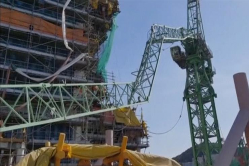 韓國三星重工一造船廠起重機(jī)倒塌4